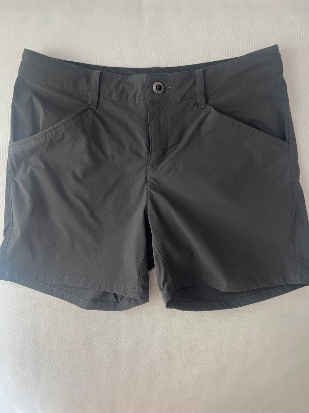 Patagonia women’s Quandry shorts 5 inch size 6 - dark grey